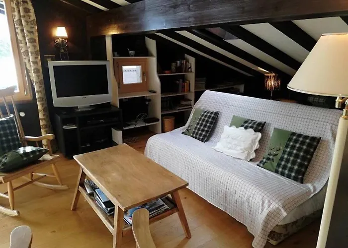 Location Cozy 3 Bedroom Flat In *