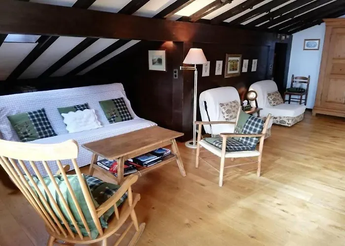 Location Cozy 3 Bedroom Flat In