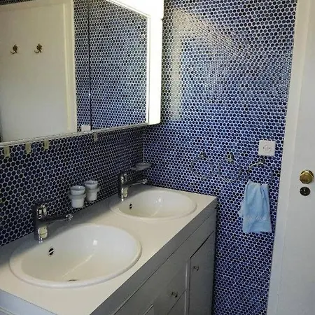 Location Cozy 3 Bedroom Flat In דירה *